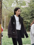 关晓彤现身北电拍摄宣传片 黑直长发型少女感十足