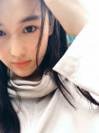 張馨予產后首曬照氣色好 與老公春游背影纖瘦！