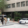 尤長(zhǎng)靖回校參加畢業(yè)答辯被偶遇 手持論文一臉認(rèn)真
