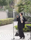李亞鵬女友街頭唱歌曝近照 網(wǎng)友：還是王菲那一款