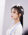 杨超越“小龙女”造型曝光 白衣飘飘头上长犄角