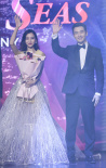 破離婚傳聞！黃曉明Baby合體 貼心幫提裙恩愛十足