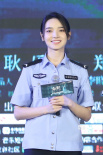 秦明现身《秦明·生死语者》首映 严屹宽致敬法医