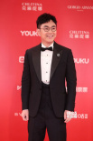大鹏领衔《铤而走险》出场 主演李梦薄纱长裙吸睛