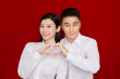 領(lǐng)證！ 何猷君奚夢(mèng)瑤曬結(jié)婚證件照 明年辦婚禮