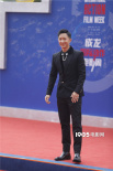 韩庚亮相成龙电影周红毯 自曝三月练成拳击手身材