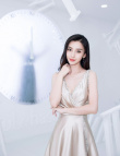 Angelababy出席活动红唇雪肌 丝缎礼服秀好身材