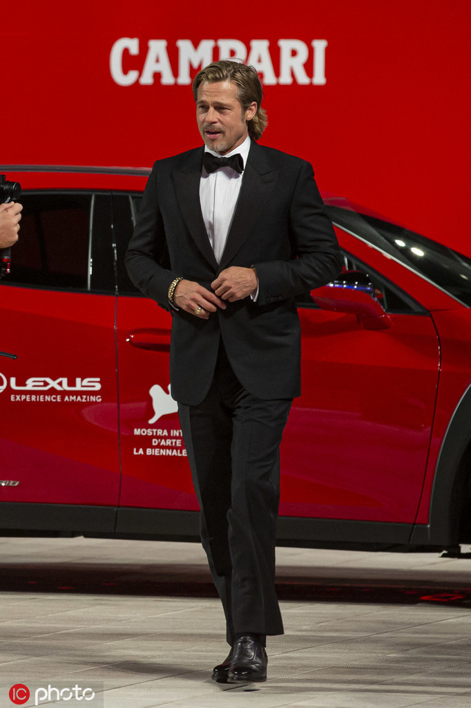 《星际探索》全球首映 皮特帅气儒雅口碑两极分化