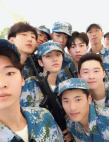 顏值出類拔萃！ 靈超軍訓(xùn)結(jié)束與同學(xué)親密合影曝光