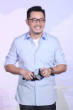 沙溢导演处女作首映 胡可看安吉表演泪流不止