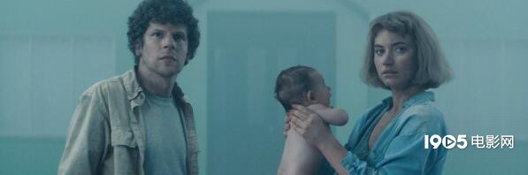 《生态箱》曝光预告 杰西·艾森伯格误入迷幻社区