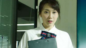 照片里的伴娘