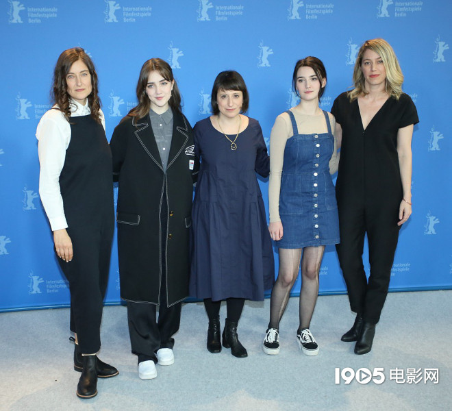 《从不，很少，有时，总是》发布会主创着装吸睛