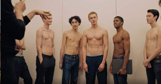 《无限悲情》曝幕后照 《方形》导演首部英语片