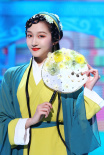 《王牌》关晓彤曝“青蛇”造型 衣袂飘飘眼神撩人