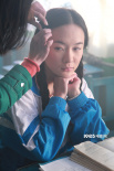 比春天暖比糖更甜！霍思燕經(jīng)典片場(chǎng)照重回少女
