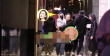 宋祖兒疑似深夜醉酒耍酒瘋 走路踉蹌踢路人泄憤？
