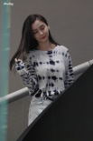 Angelababy曝路透 輕撩秀發(fā)動人心弦上演側顏殺