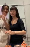 木村姐妹直播为妈妈做生日蛋糕 卖相获赞饱含心意