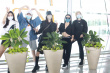 沈夢辰郁可唯領(lǐng)銜姐姐團 機場“團建”走出氣場