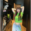 37歲李小璐扮少女性感又甜美 扎丸子頭秀小蠻腰