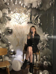 王菲为李嫣庆14岁生日 女儿手机壳竟是老妈表情包