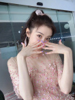 景甜分享开工美照 穿花朵裙绑马尾少女感十足