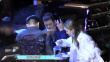李亞鵬深夜帶女兒吃路邊攤 李嫣喝飲料姿勢(shì)豪爽