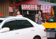 孕肚難遮！郭碧婷現(xiàn)身寵物醫(yī)院 衣著寬松面龐圓潤(rùn)