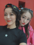 丁当晒《艾瑞巴蒂》组合照 全员大眼滤镜认不出许飞