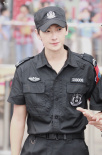 杨洋《元气满满的哥哥》新路透 保安服造型接地气