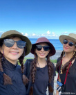姐妹們的旅行！SHE全副武裝相約爬山全員梳麻花辮