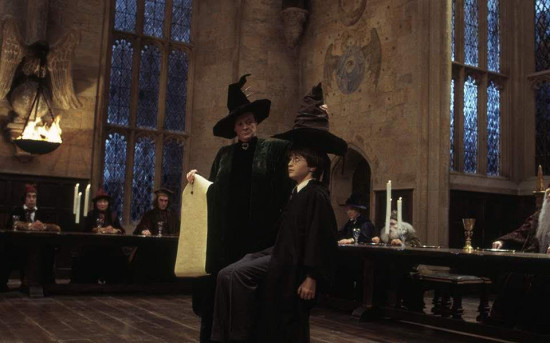 《哈利·波特与魔法石》曝“神奇分院帽”片段