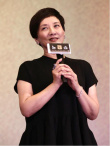 邓婕监制《活着唱着》首映 张国立董卿咏梅助阵