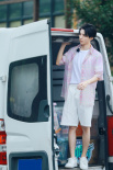 王俊凱回歸《中餐廳4》 雨中用餐收獲別樣浪漫！