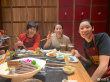 郎平带白浪等吃火锅 曝女儿为演《夺冠》减重30斤