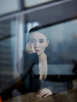 双面娇娃！宋佳完美hold住红黑美裙 大秀曼妙身姿
