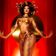 石化了！卡迪·B化身美杜莎 cos緋紅女巫超有料