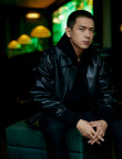 李現(xiàn)《赤狐書生》開啟路演 雨中撐傘回眸殺撩人