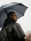 李現《赤狐書生》開啟路演 雨中撐傘回眸殺撩人