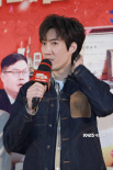 李沁拍《温暖的抱抱》狂笑场 常远被泼60次洗脚水