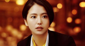 這部電影光看女主穿紅裙子就值回票價(jià)了
