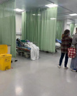 李希侃医院看病被偶遇 戴口罩躺病床上画面曝光