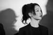 颯美！周迅紅唇黑超造型亮相《第十一回》首映禮