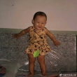 白敬亭舊照曝光 童年時(shí)曾穿過(guò)裙子小臉圓潤(rùn)可愛