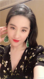 旧伤复发？刘亦菲深夜针灸 颈肩插满长针惹人心疼