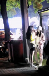 姐妹情深！劉詩詩探班楊冪 兩人摟肩前行熱聊不斷
