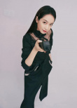 宋茜現(xiàn)身時(shí)尚展覽活動(dòng) 黑色構(gòu)撕邊裙彰顯個(gè)性魅力