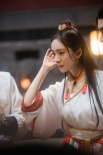 古灵派仙女！杨幂曝古装造型 穿红白长衫侠气十足
