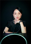 周迅現(xiàn)身某品牌派對 身著經(jīng)典小黑裙氣質(zhì)優(yōu)雅出眾